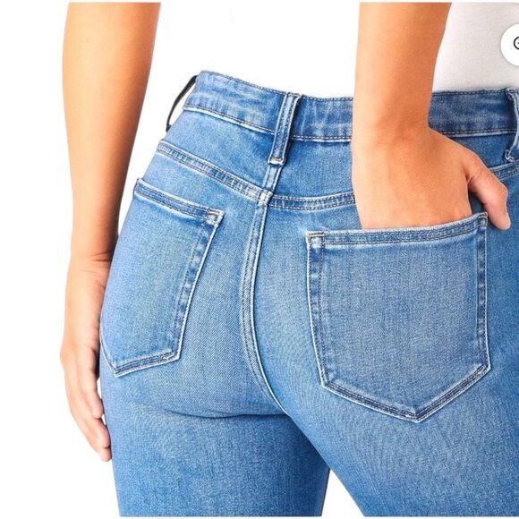 Member's Mark Women's Straight Jeans - Medium Wash - Size 8 - Picture 4 of 12